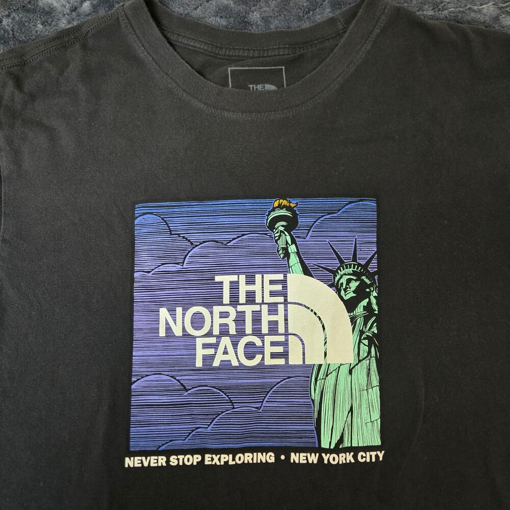 The North Face New York T-Shirt Statue of Liberty Logo Poly Blend - Size M